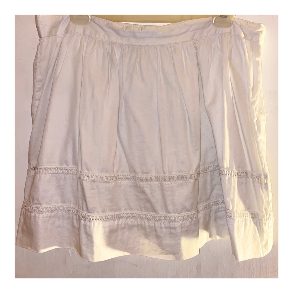 GAP white skirt knee length with stitched detail